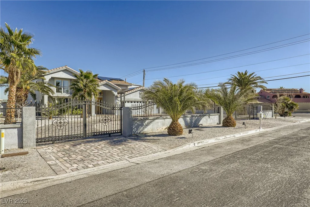 2890 Belcastro, Las Vegas, NV 89117