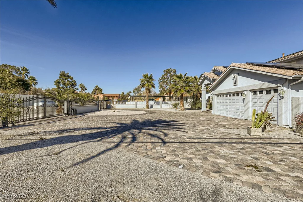 2890 Belcastro, Las Vegas, NV 89117