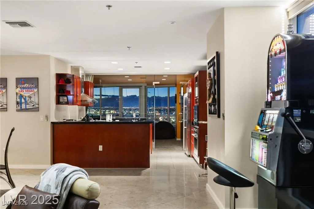 4525 Dean Martin, Las Vegas, NV 89103
