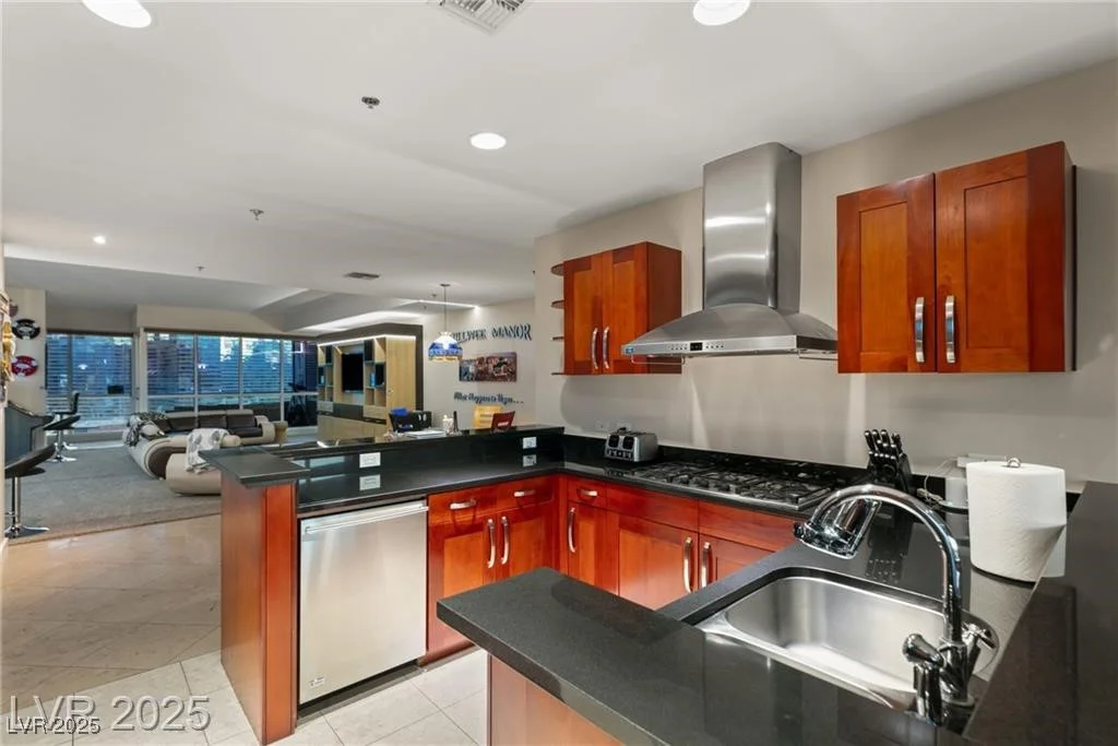 4525 Dean Martin, Las Vegas, NV 89103