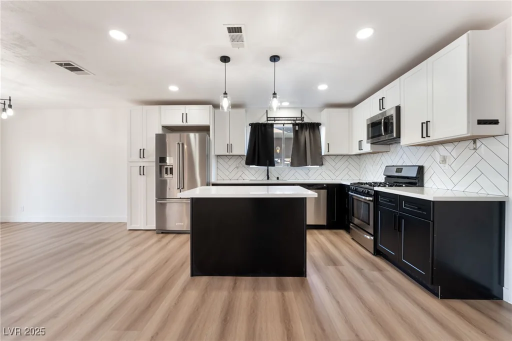 4461 Bennett, Las Vegas, NV 89121