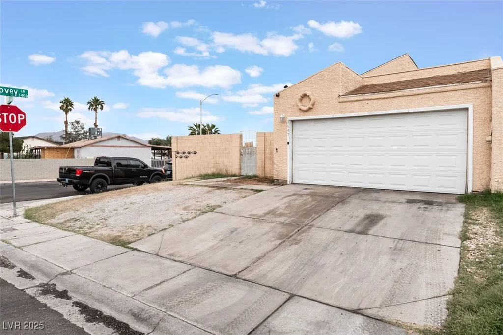3647 Elegant Saint, Las Vegas, NV 89115