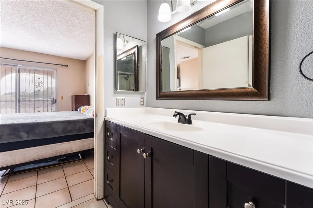 3647 Elegant Saint, Las Vegas, NV 89115