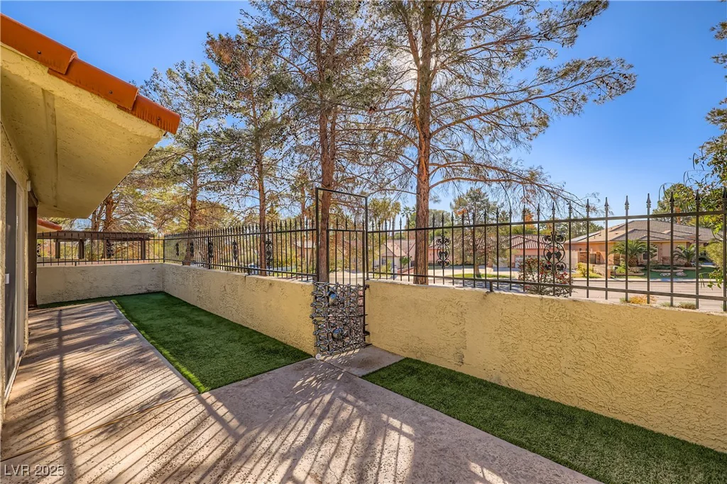 2504 Balintore, Henderson, NV 89014