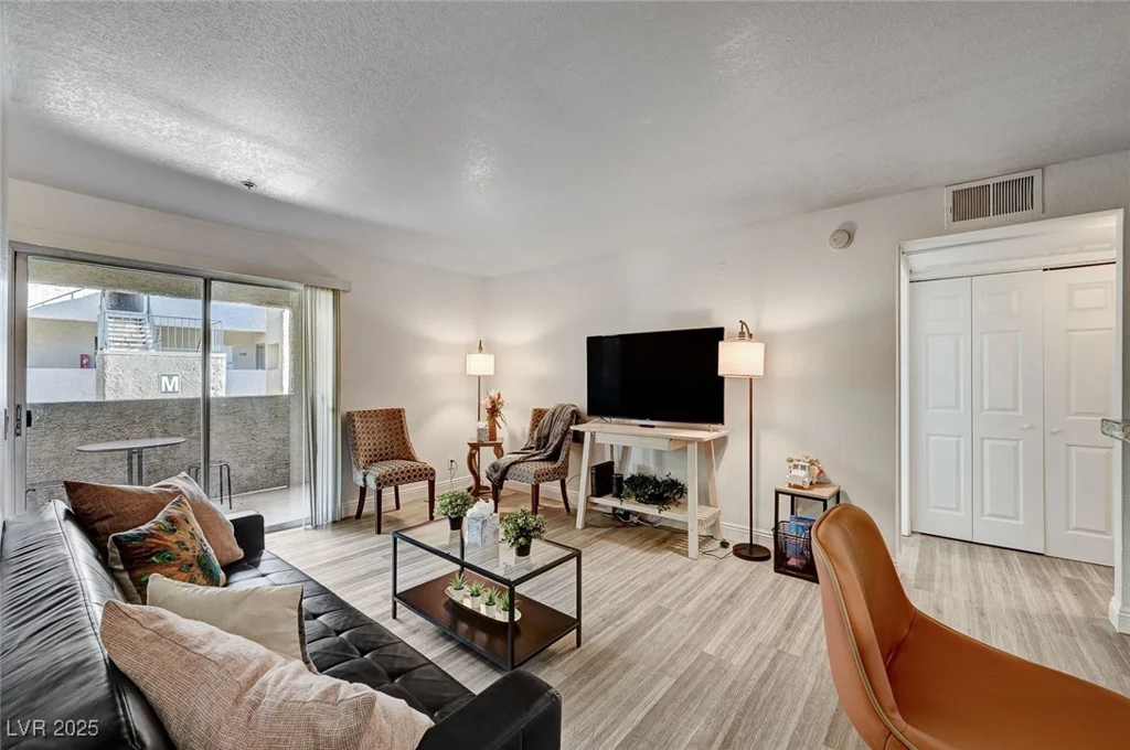 4200 Valley View, Las Vegas, NV 89103