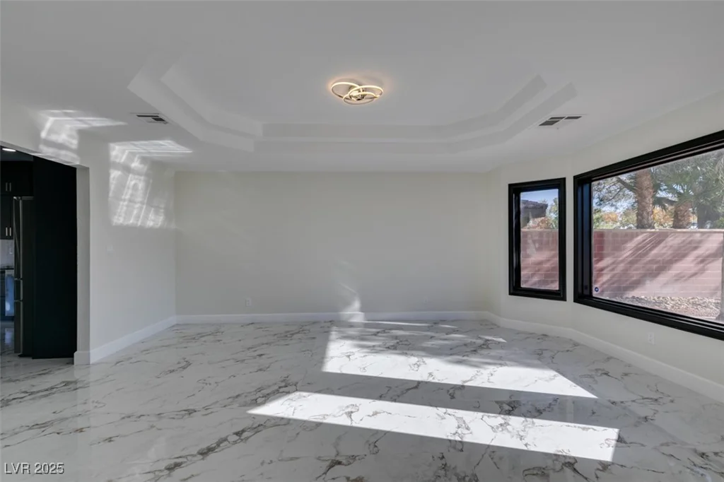 7040 OBANNON, Las Vegas, NV 89117