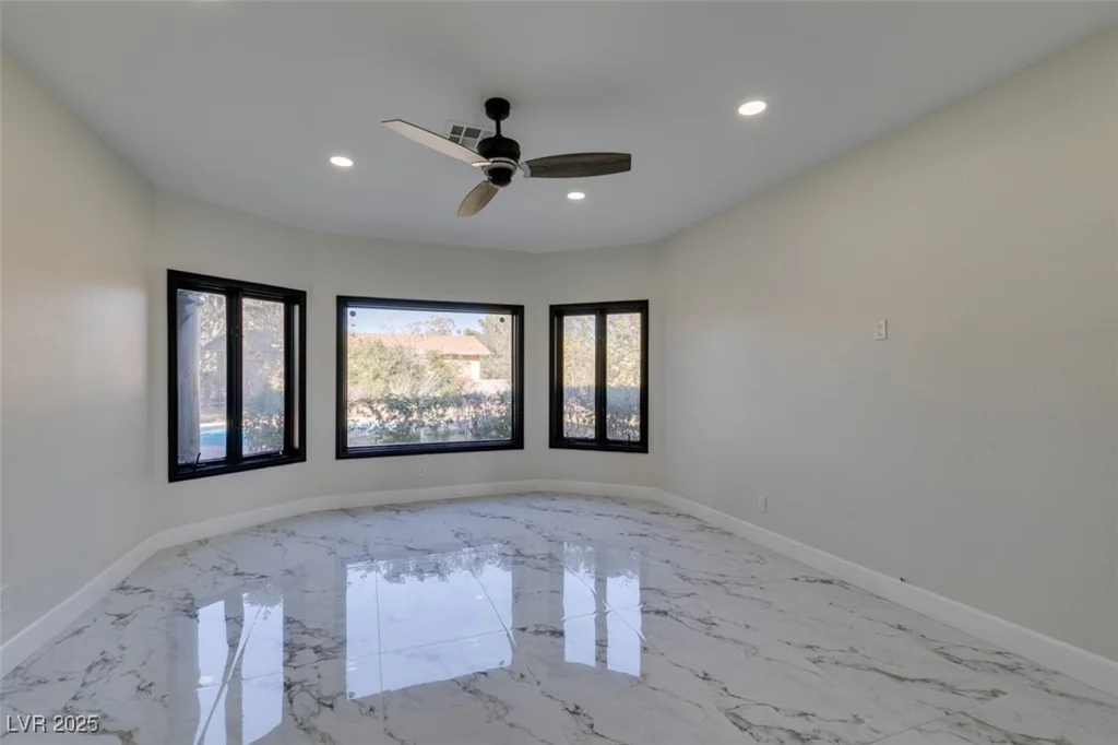 7040 OBANNON, Las Vegas, NV 89117