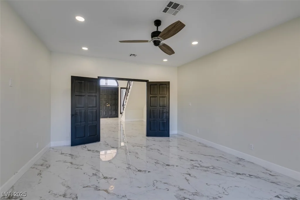 7040 OBANNON, Las Vegas, NV 89117