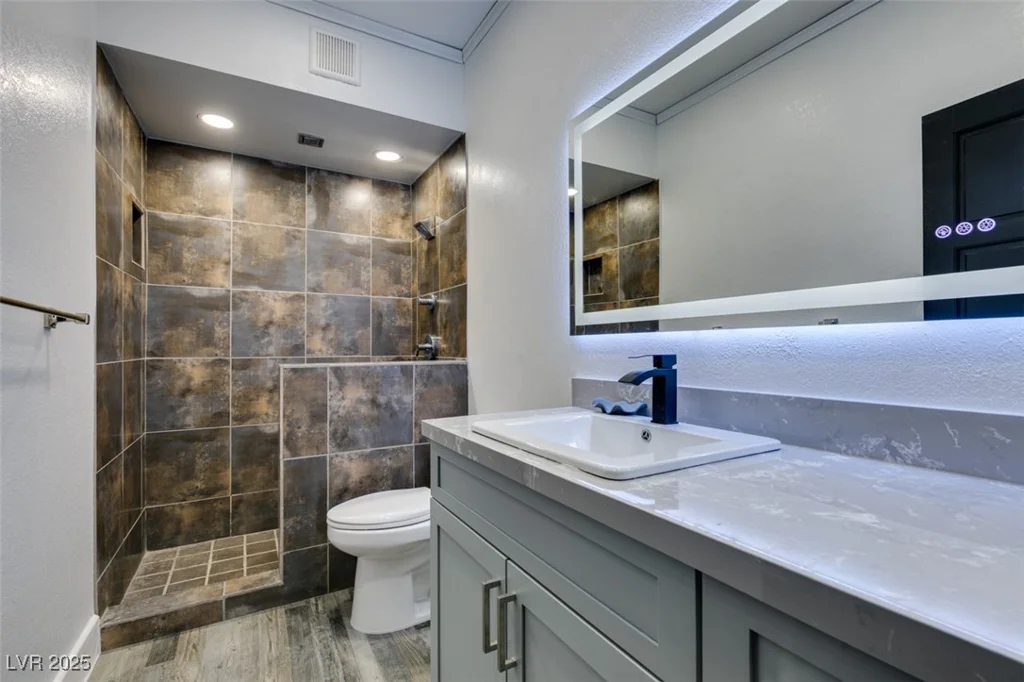 7040 OBANNON, Las Vegas, NV 89117