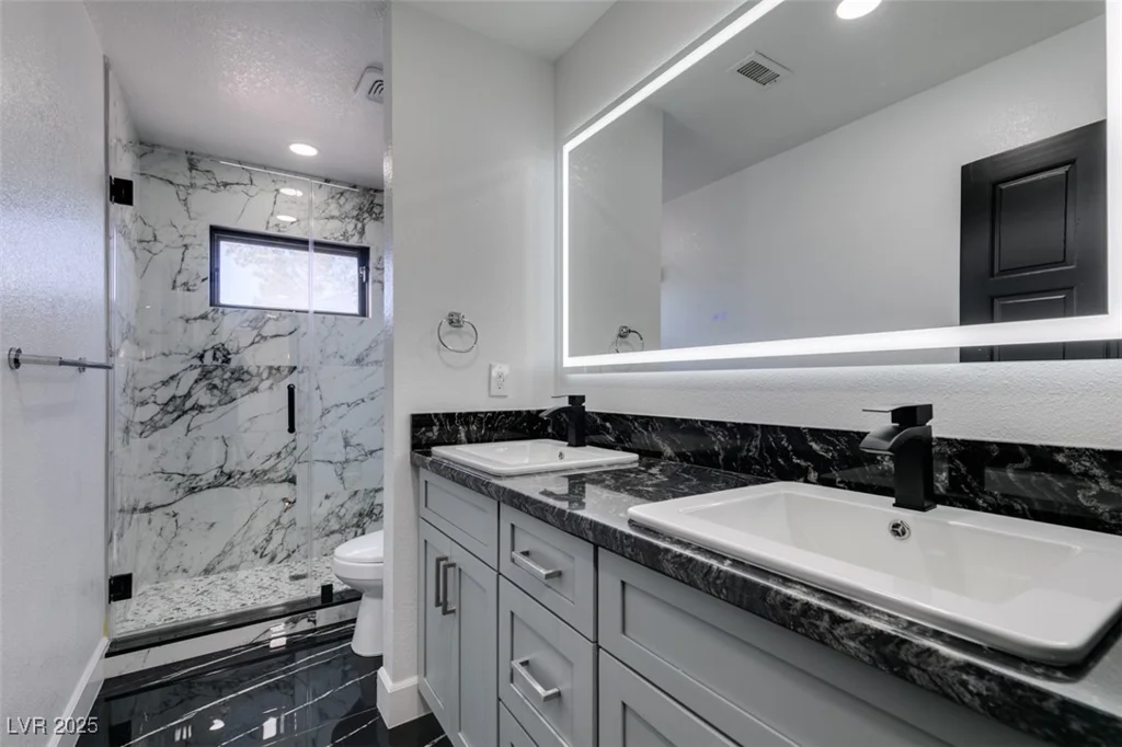 7040 OBANNON, Las Vegas, NV 89117