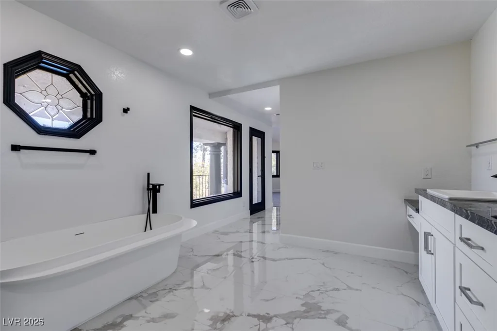 7040 OBANNON, Las Vegas, NV 89117