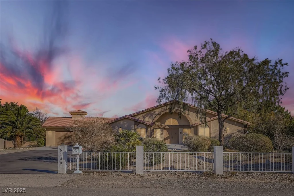 6140 Grand Canyon, Las Vegas, NV 89149