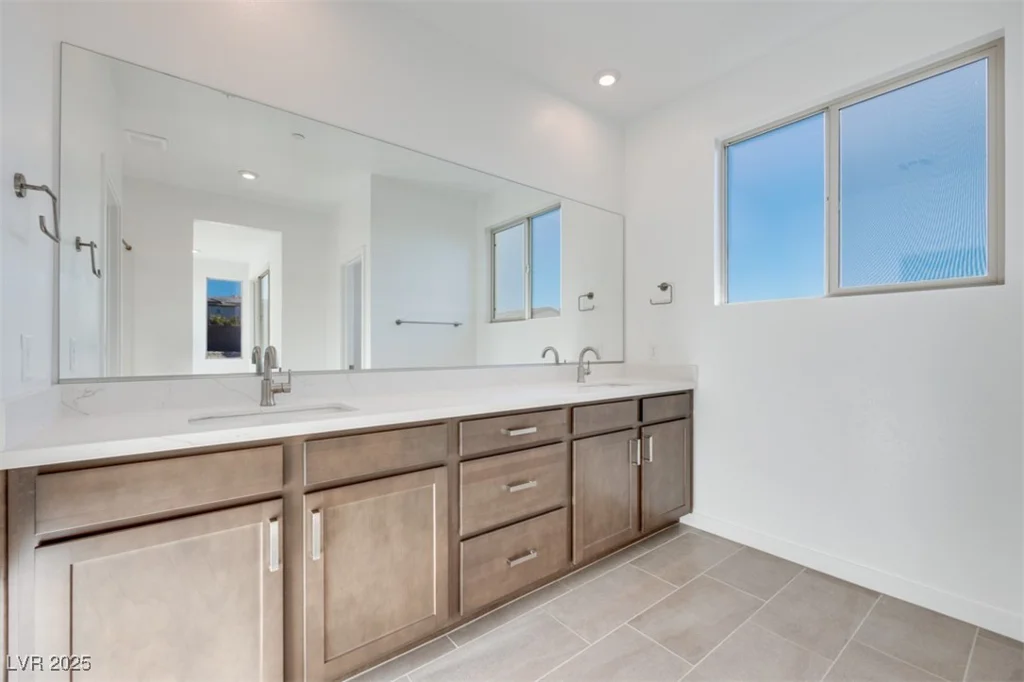 11935 Angle Cliff, Las Vegas, NV 89138