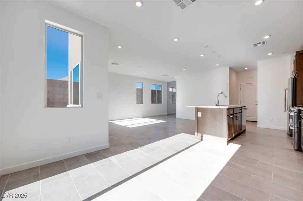 11935 Angle Cliff, Las Vegas, NV 89138