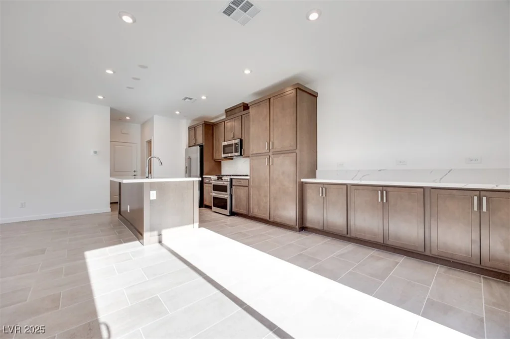 11935 Angle Cliff, Las Vegas, NV 89138