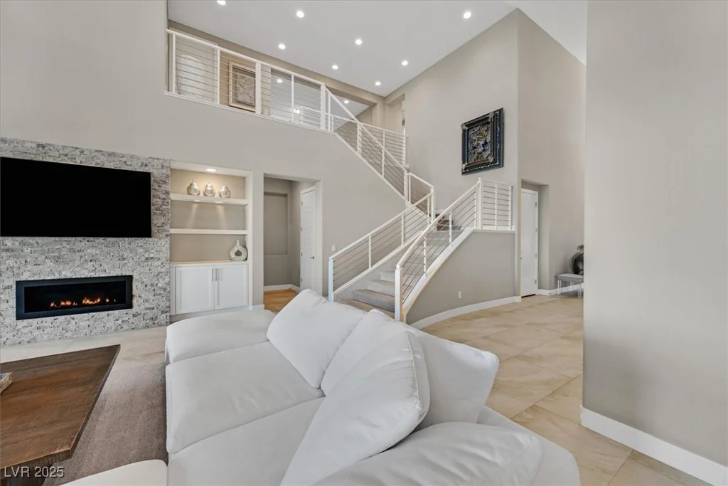 2 OLYMPIA OUTLOOK, Las Vegas, NV 89141