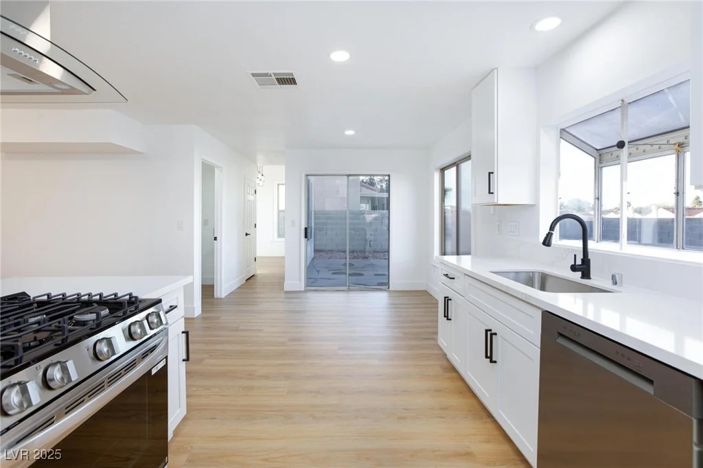 2152 Running River, Henderson, NV 89074