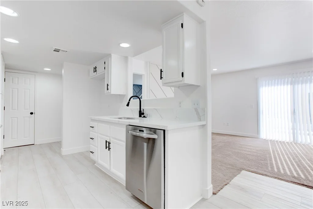 5792 Ambassador, Las Vegas, NV 89122