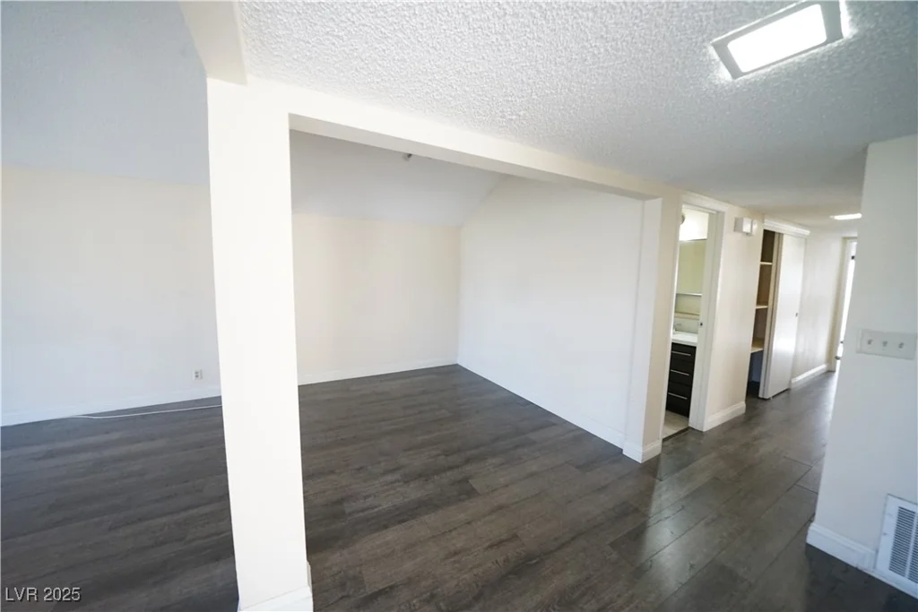 3153 Bel Air, Las Vegas, NV 89109