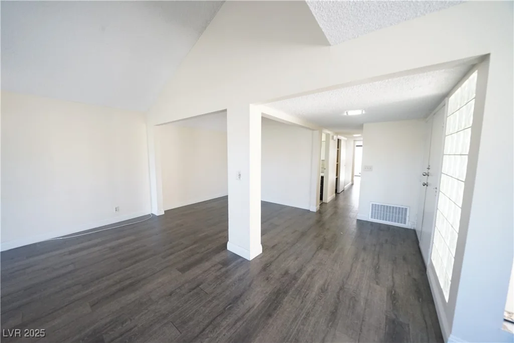 3153 Bel Air, Las Vegas, NV 89109