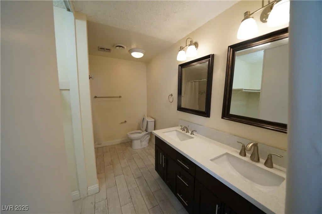 3153 Bel Air, Las Vegas, NV 89109