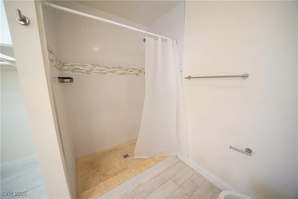 3153 Bel Air, Las Vegas, NV 89109
