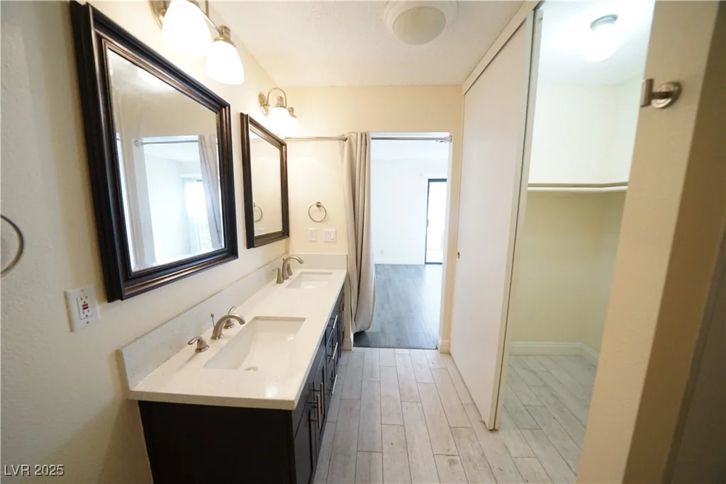 3153 Bel Air, Las Vegas, NV 89109
