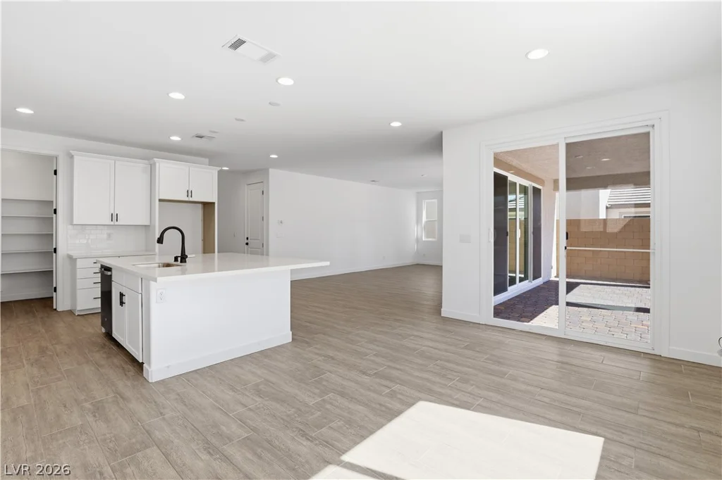 9939 Blazek Bluff, Las Vegas, NV 89178