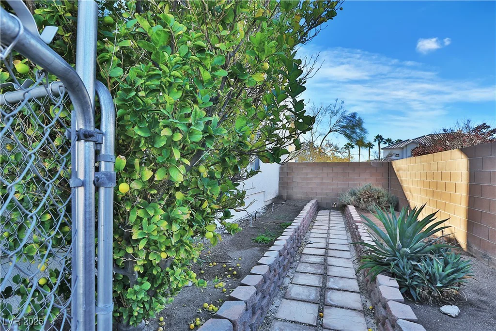 6830 Stone Meadows, Las Vegas, NV 89142