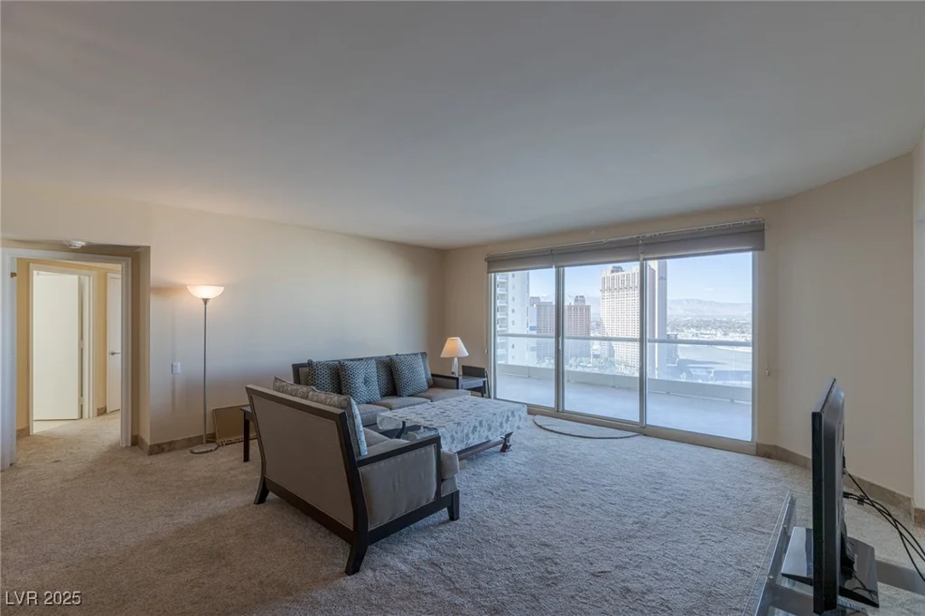 2777 Paradise, Las Vegas, NV 89109