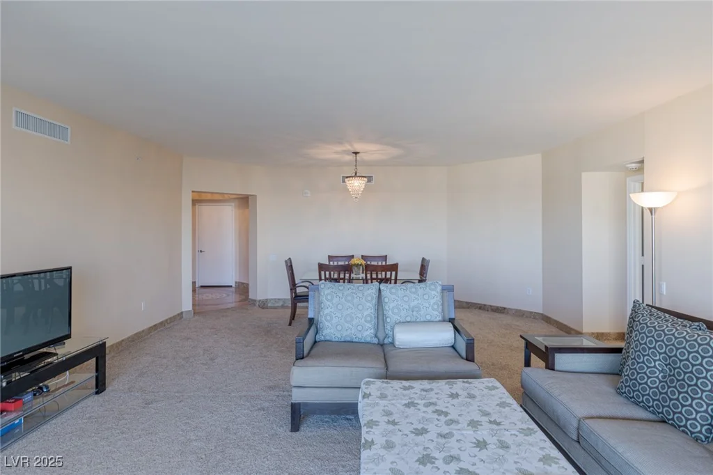 2777 Paradise, Las Vegas, NV 89109