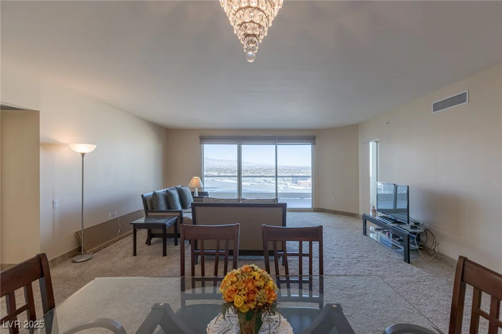 2777 Paradise, Las Vegas, NV 89109