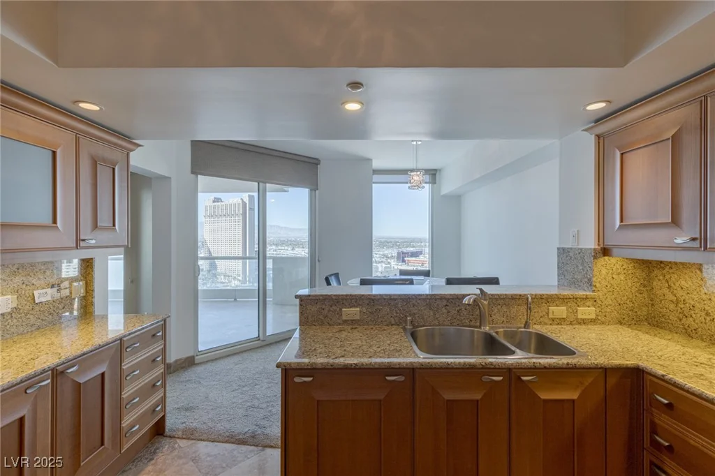2777 Paradise, Las Vegas, NV 89109