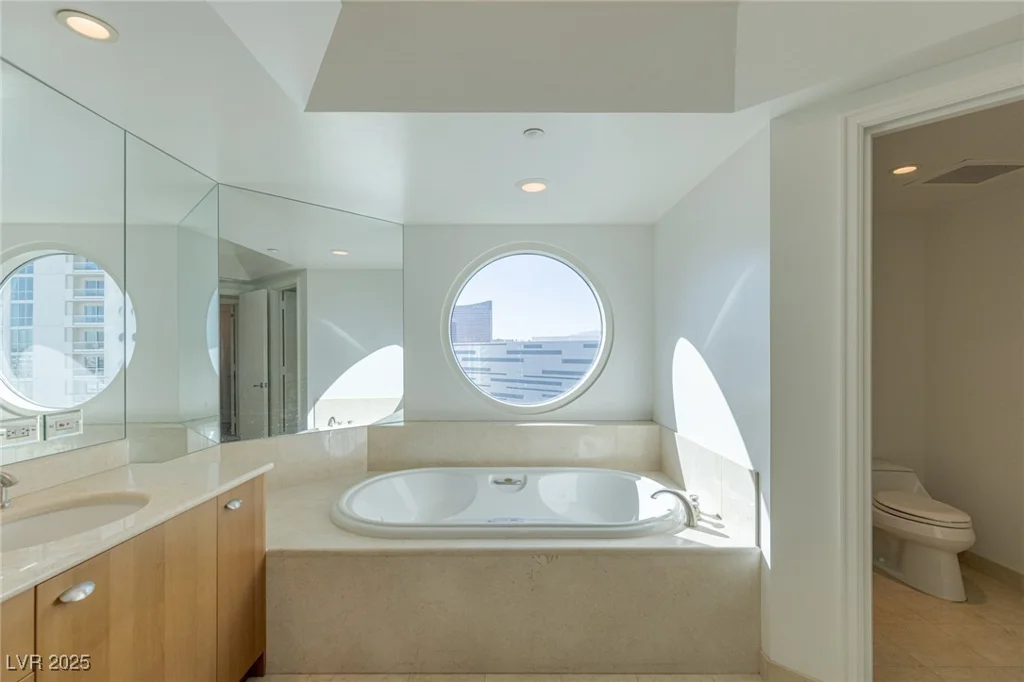 2777 Paradise, Las Vegas, NV 89109