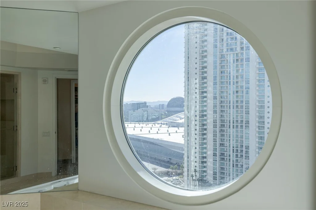 2777 Paradise, Las Vegas, NV 89109