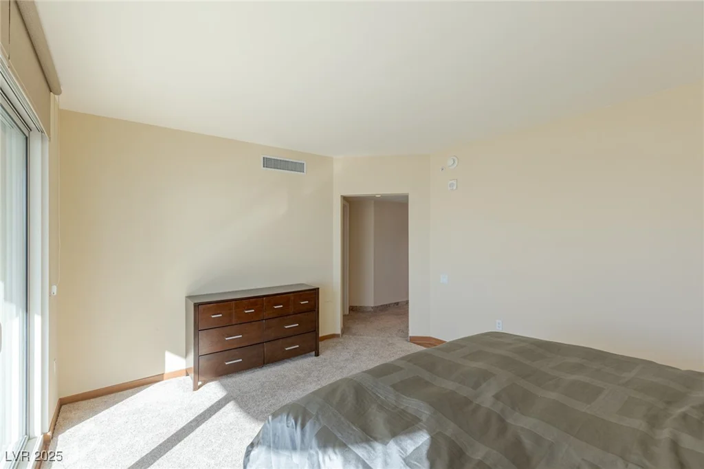2777 Paradise, Las Vegas, NV 89109