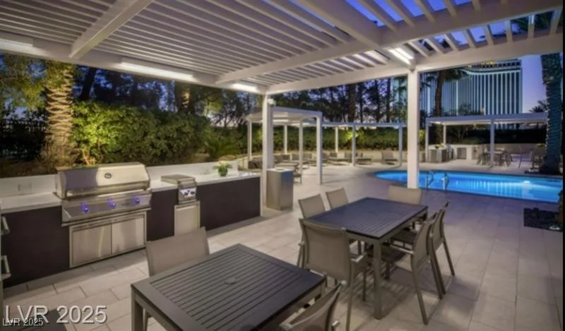 2777 Paradise, Las Vegas, NV 89109