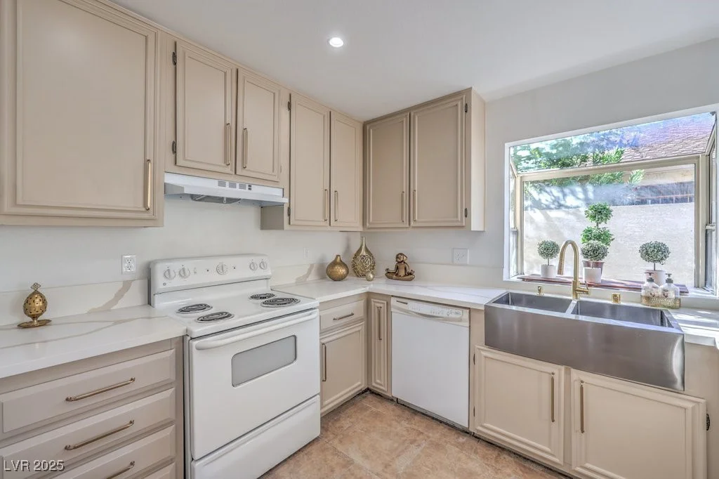 4745 Desert Vista, Las Vegas, NV 89121