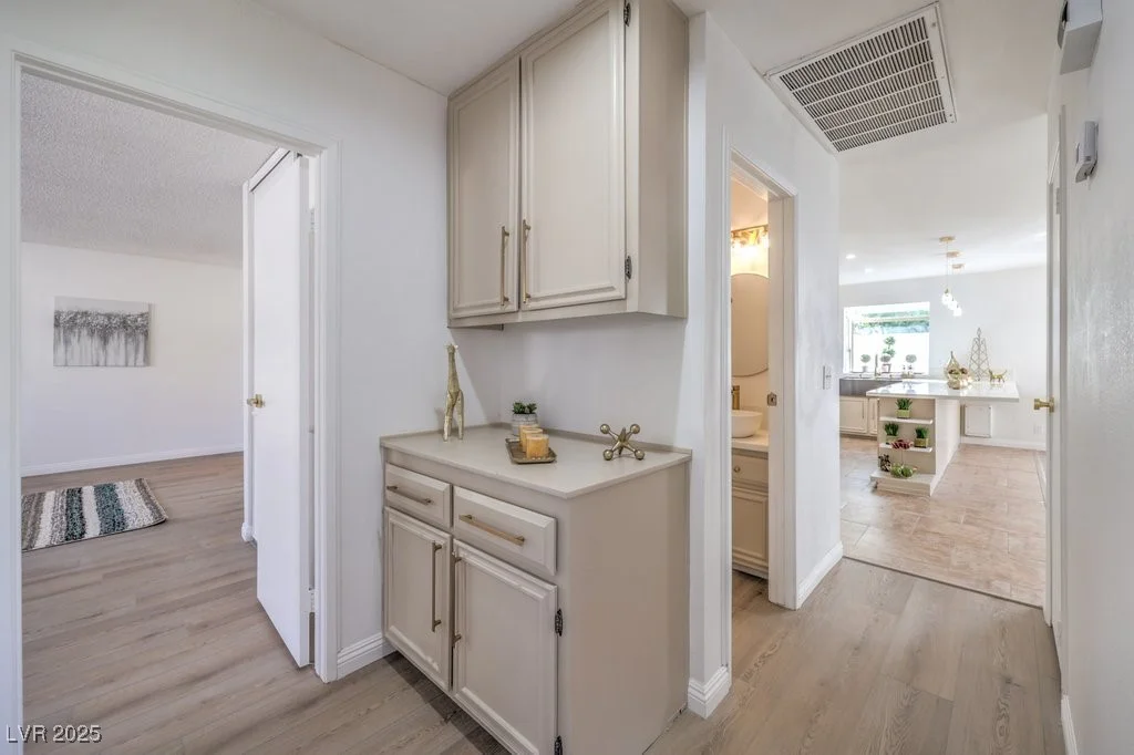 4745 Desert Vista, Las Vegas, NV 89121