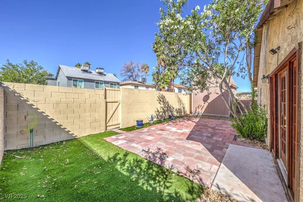 4745 Desert Vista, Las Vegas, NV 89121