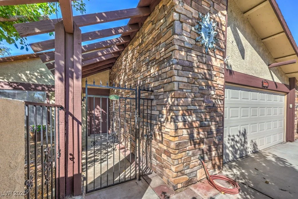 4745 Desert Vista, Las Vegas, NV 89121