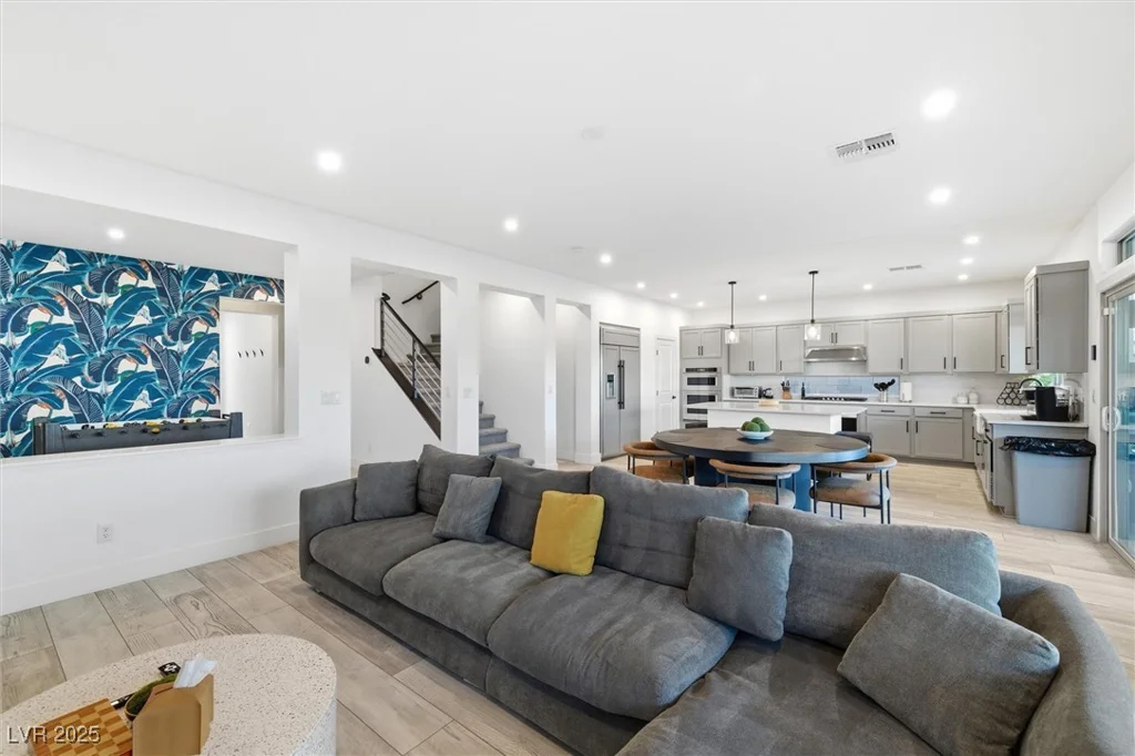 7110 Moss Hill, Las Vegas, NV 89113