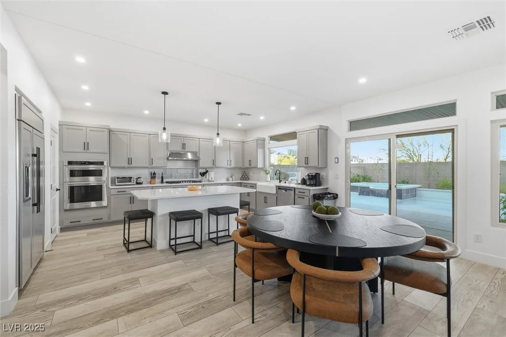7110 Moss Hill, Las Vegas, NV 89113