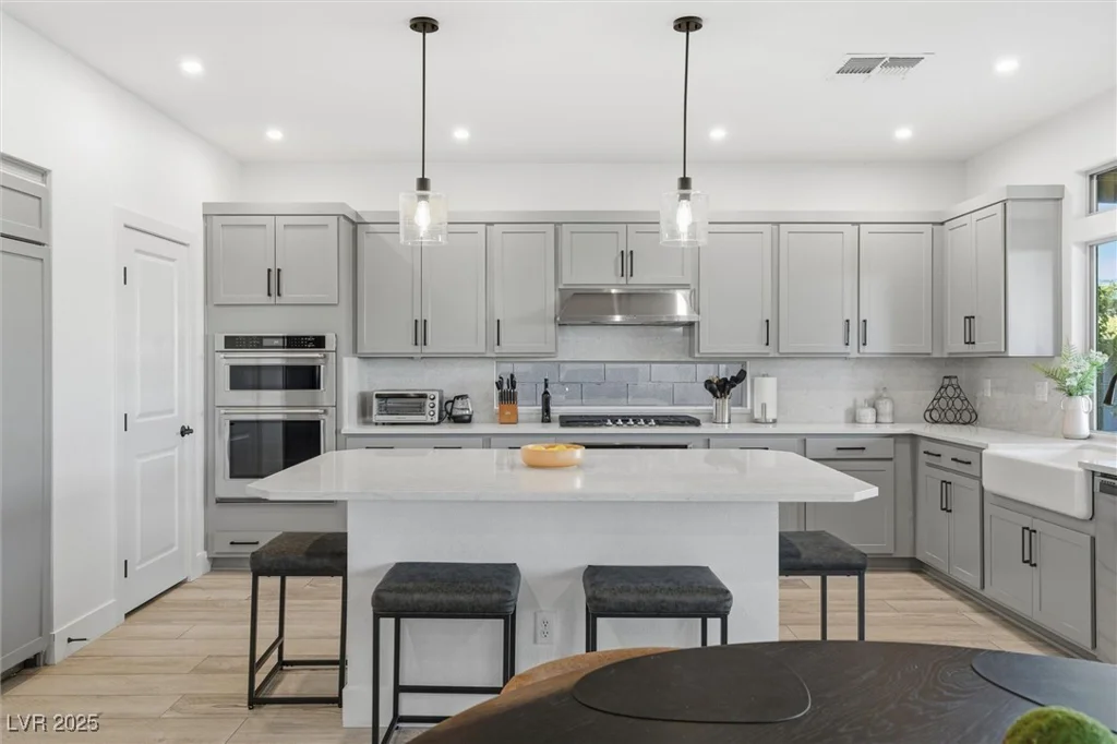 7110 Moss Hill, Las Vegas, NV 89113
