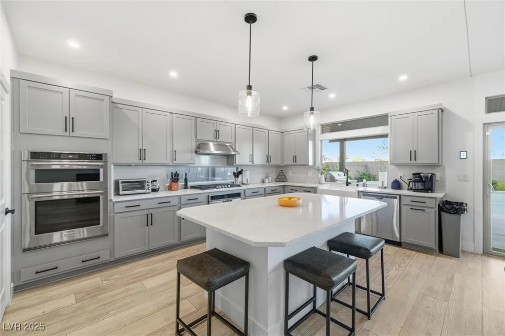 7110 Moss Hill, Las Vegas, NV 89113
