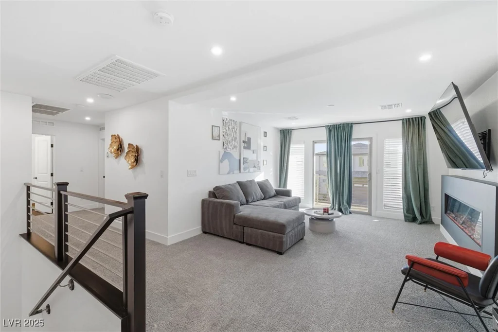 7110 Moss Hill, Las Vegas, NV 89113