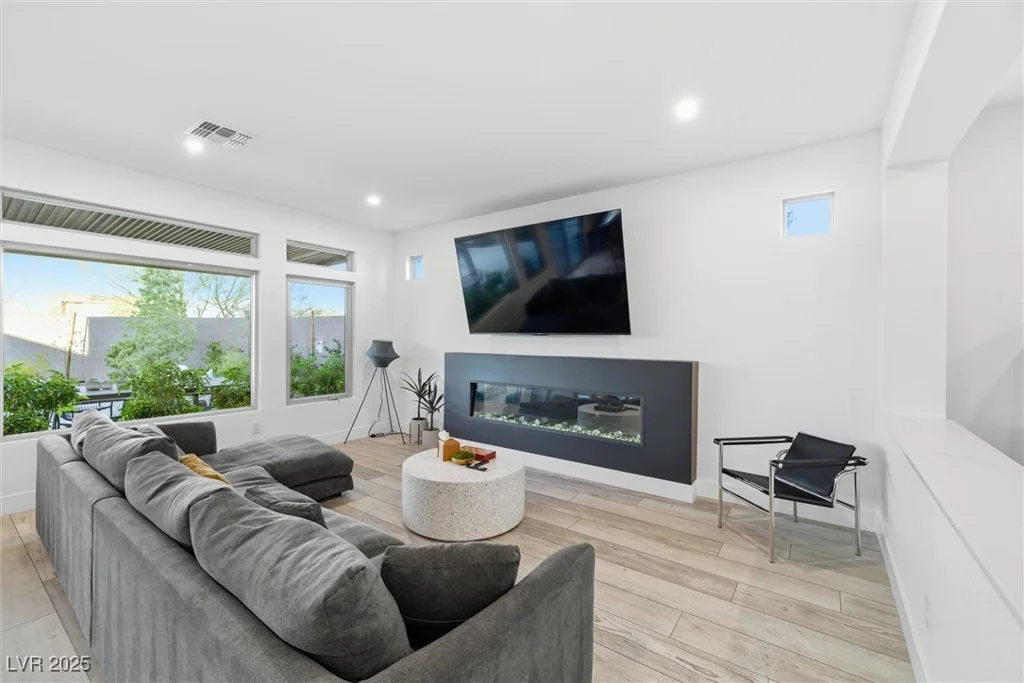 7110 Moss Hill, Las Vegas, NV 89113