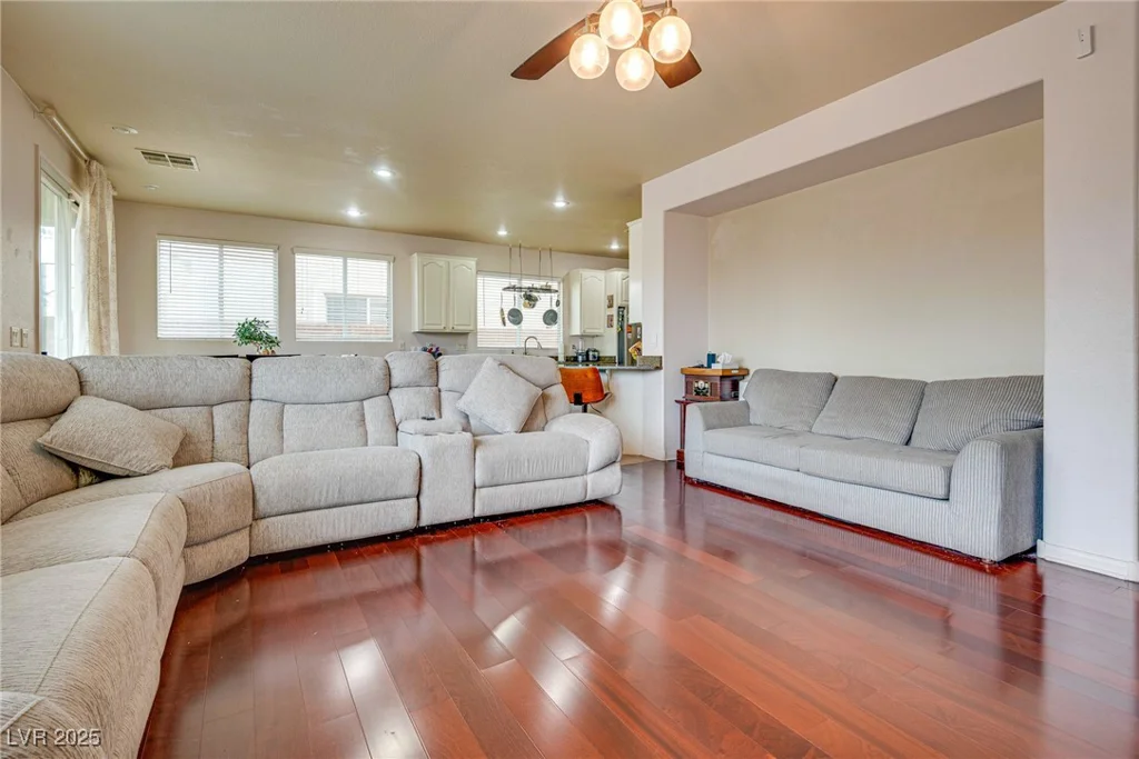 3716 Honey Crest, Las Vegas, NV 89135
