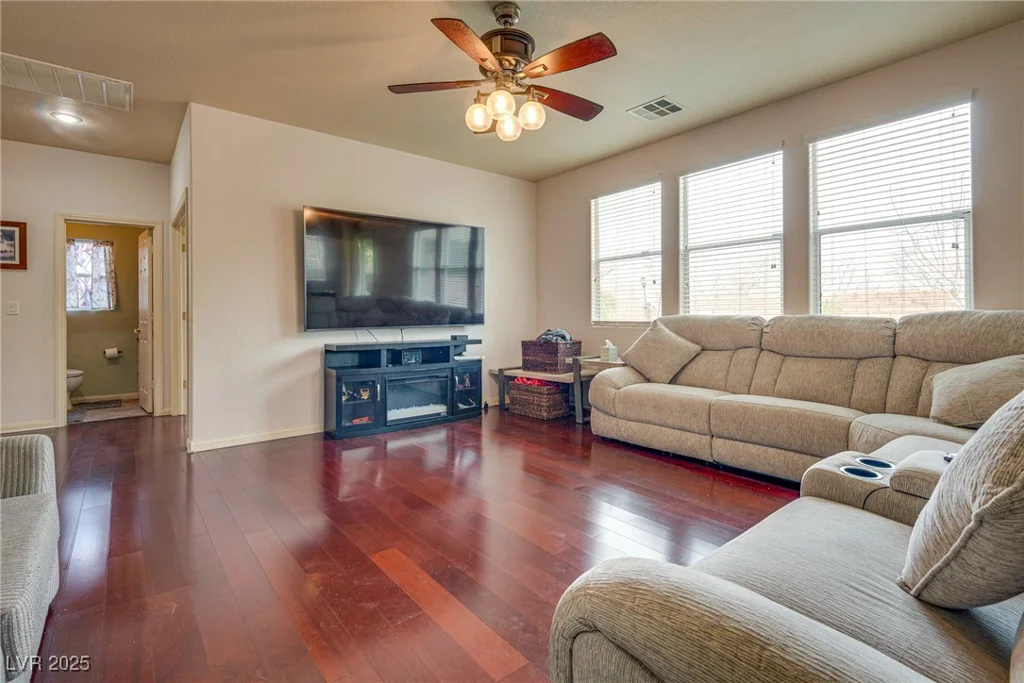 3716 Honey Crest, Las Vegas, NV 89135