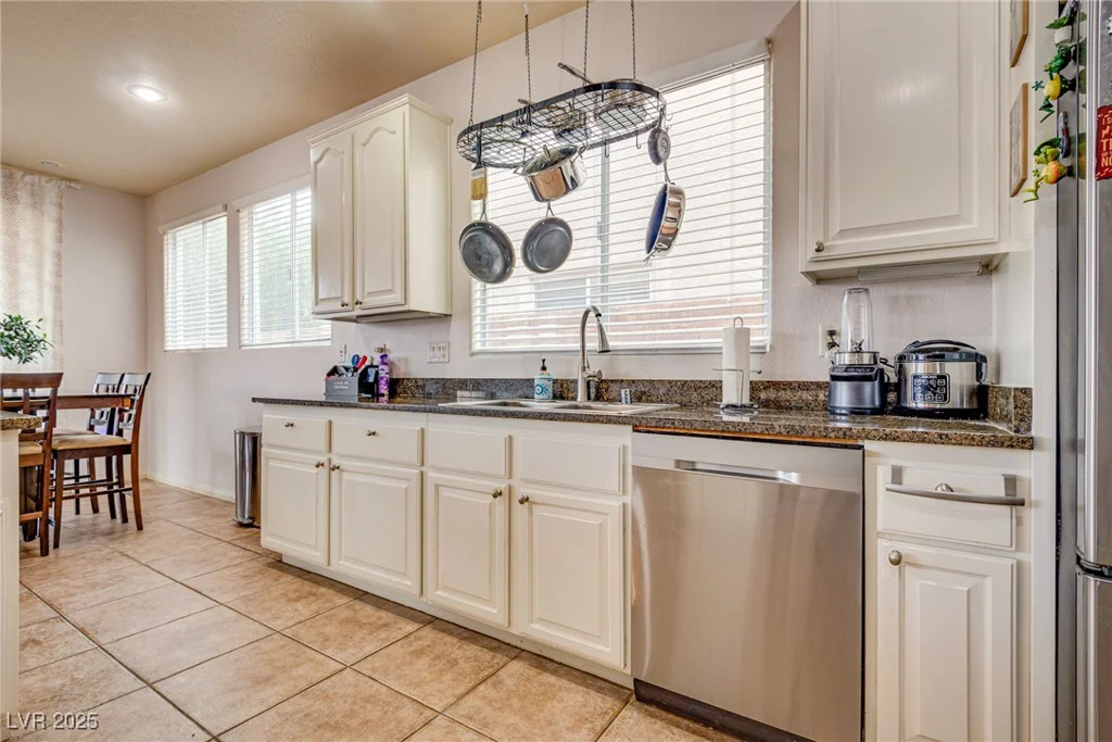 3716 Honey Crest, Las Vegas, NV 89135